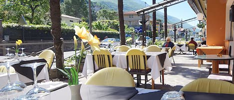 Breakfast, lunch, dinner served; local cuisine