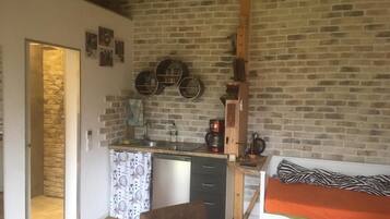 Standard Apartment | Private kitchenette | Full-sized fridge, microwave, stovetop, cookware/dishes/utensils