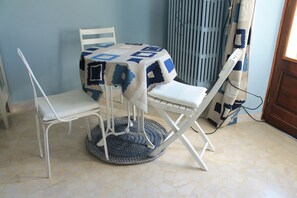 Tägliches inbegriffenes einheimisches Frühstück