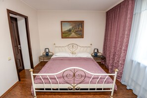 Quarto casal | Wi-Fi de cortesia, roupa de cama