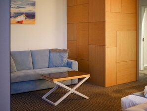 The 1 Suite Junior (Sea View) | Minibarvarer (inkludert), safe på rommet og individuelt dekorert