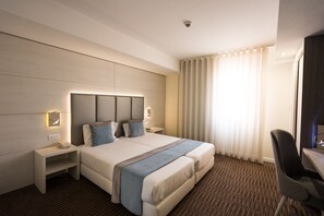 Prestige Club - Twin/Double City View | มินิบาร์ฟรีบางอย่าง, ตู้นิรภัยในห้องพัก, ห้องพักตกแต่งอย่างมีเอกลักษณ์
