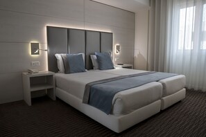 Deluxe Edition Twin/Double Sea View | Artículos del minibar gratis y caja de seguridad en la habitación 