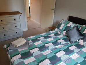 2 bedrooms, iron/ironing board, free WiFi, bed sheets - Pretty Properties Chaldron Court (Darlington)