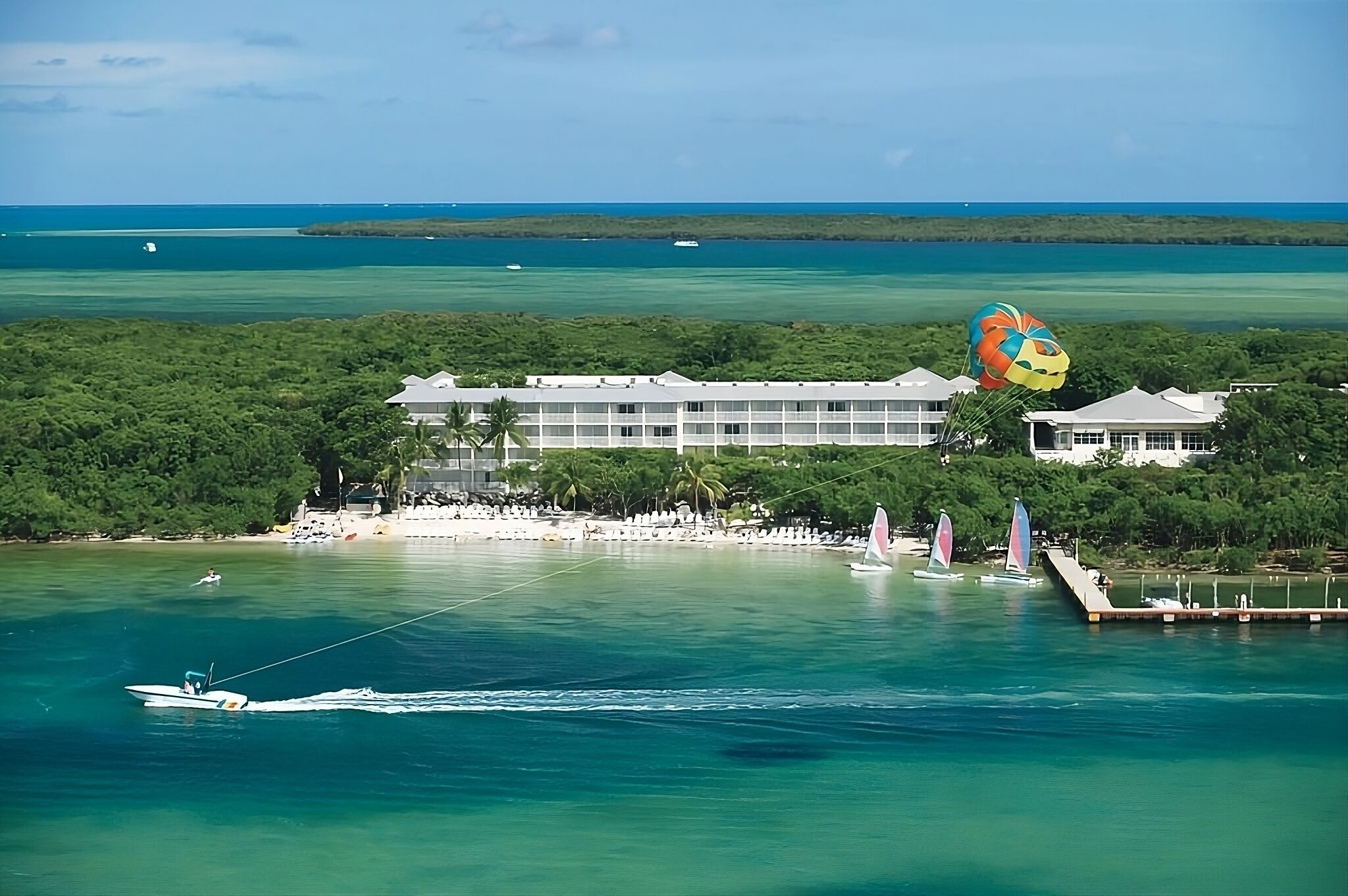 Beach Vacay Starts Here! Pool, Beach Access, Free Parking!