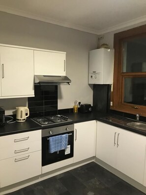 Full-sized fridge, microwave, oven, toaster
