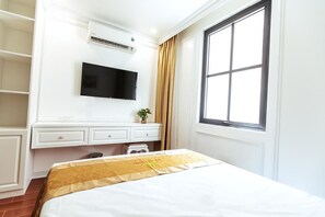 Superior Double Room | Desk, free WiFi - Lairfit Bai Tho Halong (Ha Long)