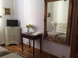 Desk, free cribs/infant beds, rollaway beds, free WiFi