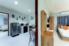 Caja fuerte, escritorio, wifi gratis y ropa de cama
