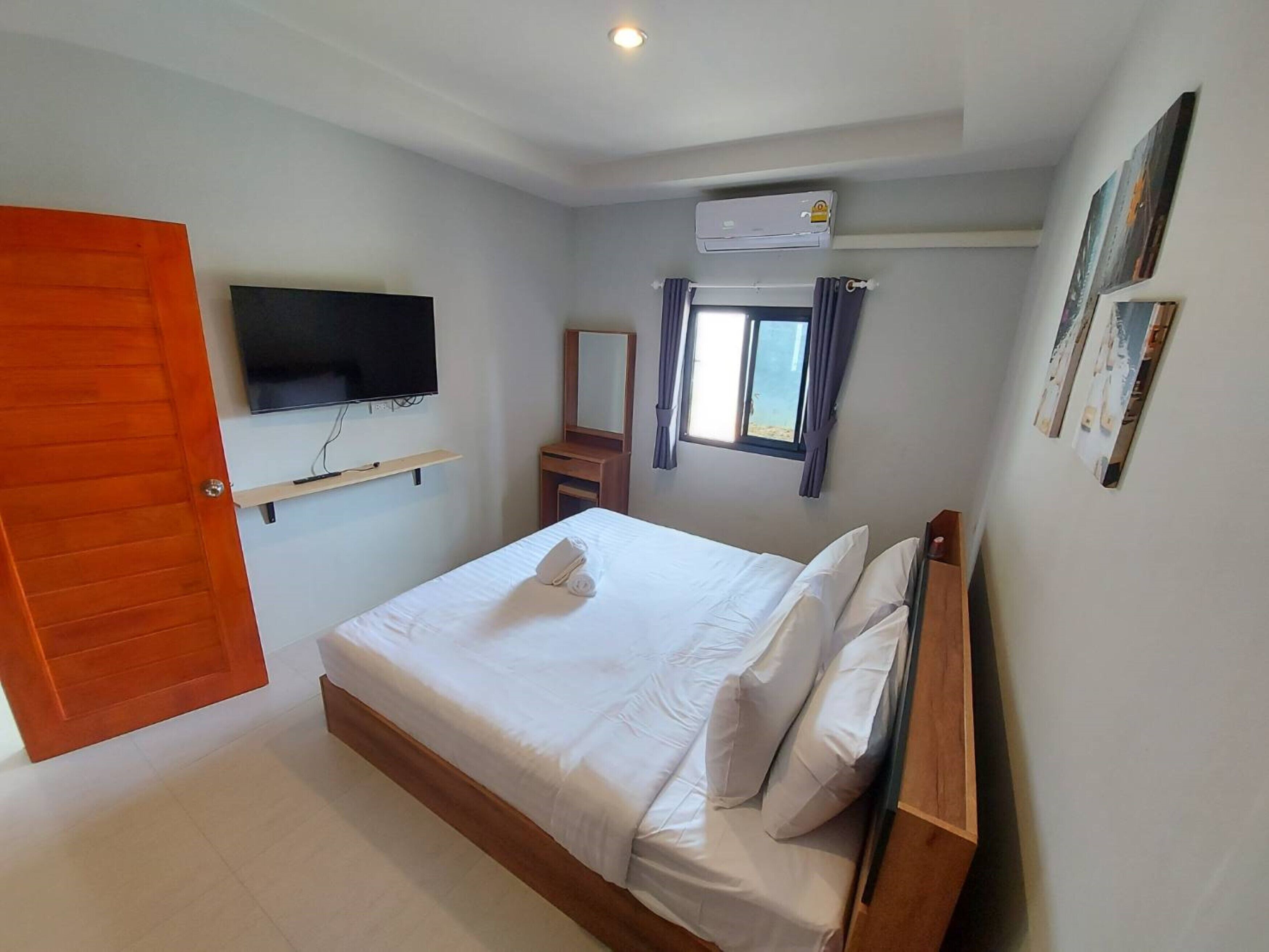 In-room safe, desk, free WiFi, bed sheets
