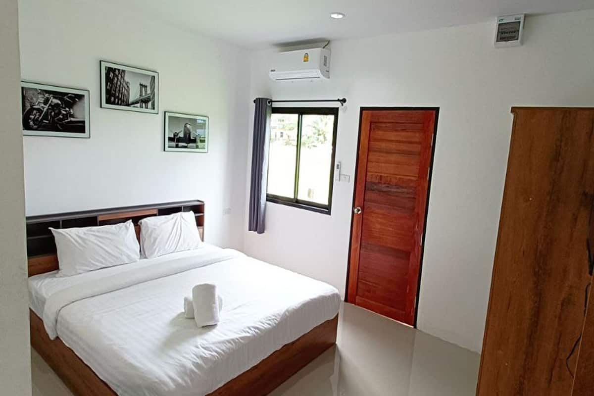 Standard Room | 2 bedrooms, in-room safe, desk, free WiFi