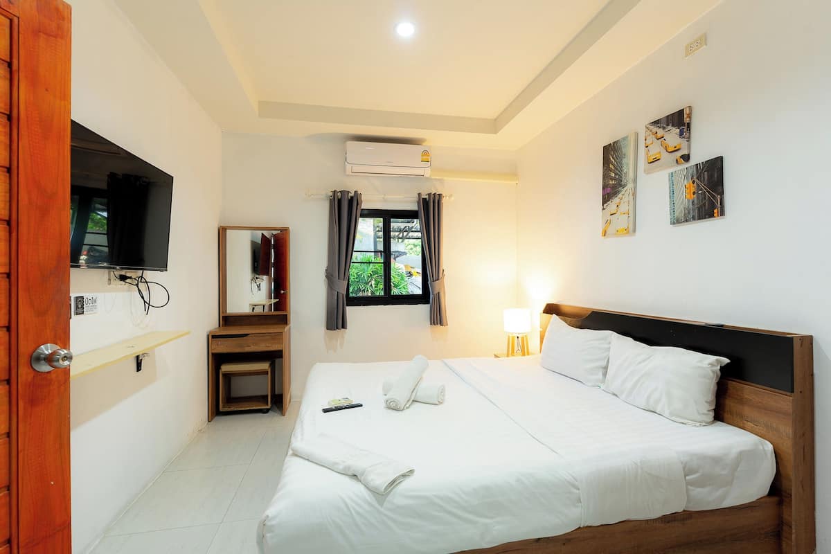 Huis, 1 slaapkamer, keuken | Een kluis op de kamer, een bureau, gratis wifi, beddengoed
