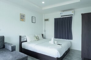 Standard Room | In-room safe, desk, free WiFi, bed sheets - Malinee Resort (Choeng Thale)