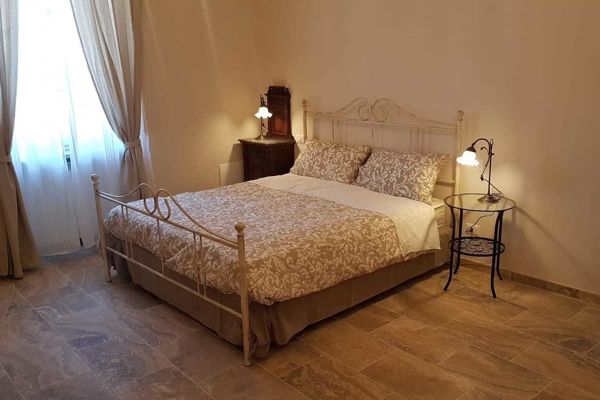 Chambre Triple | Couette en duvet d'oie, espace de travail pour ordinateur portable