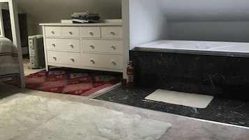 Desk, laptop workspace, iron/ironing board, free WiFi