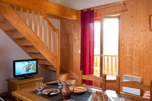 Dining - 200m from ski slopes, fitness, swimming pool, terrace, balcony, parking, 35-40m² (Saint-Sorlin-d'Arves)