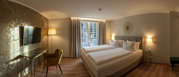 Deluxe Double Room | Hypo-allergenic bedding, individually furnished, soundproofing - Hotel Rappen (Freiburg im Breisgau)