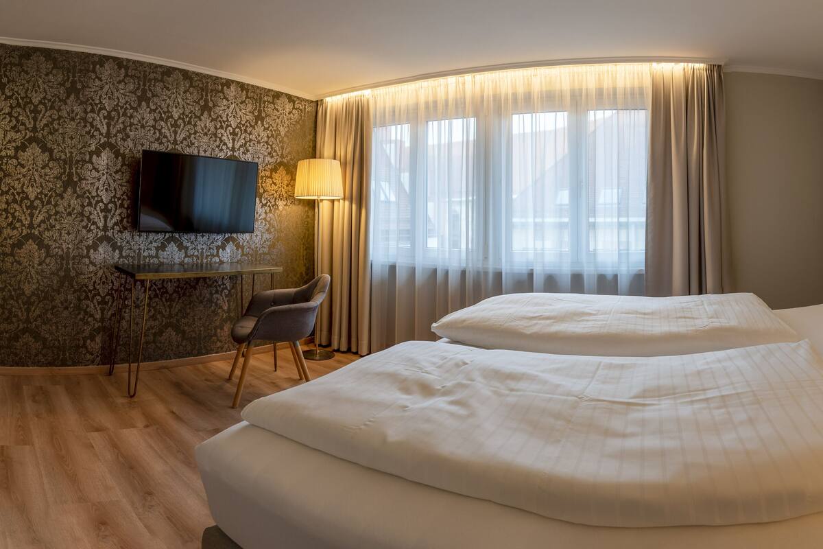 Hypo-allergenic bedding, soundproofing, free WiFi