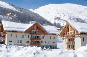 Exterior - Ski-in/ski-out & foot of the slopes, fitness, swimming pool, sauna, hammam, balcony, tv, ski locker (Valloire)