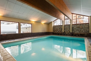Piscina coperta, una piscina riscaldata