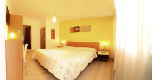 Double or Twin Room, Balcony, City View | Minibar, in-room safe, desk, free WiFi - Dependance Alpino (Malcesine)