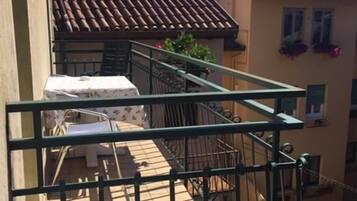 Chambre Double ou avec lits jumeaux, balcon, vue ville | Vue de la chambre