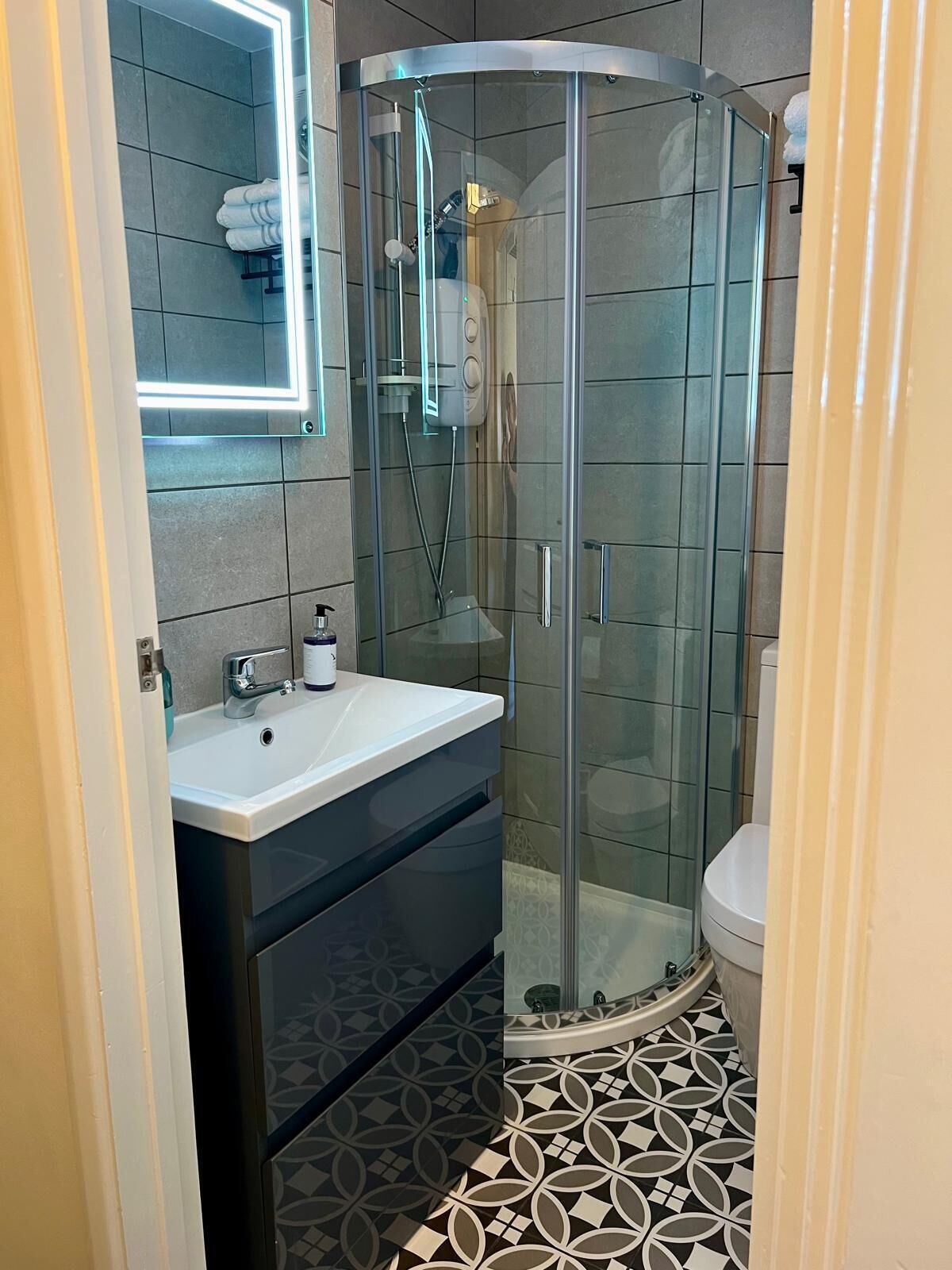 Double Room, Ensuite, Garden View (Room 4) | Bathroom