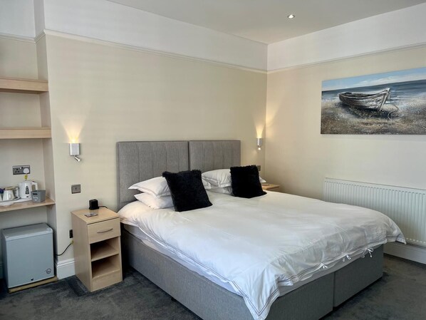 Superior Twin Room, Ensuite (Room 6)