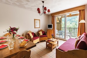 Living area - Fitness, swimming pool, sauna, hammam, terrace, balcony, parking, tv, ski locker, 38m² (Saint-Lary-Soulan)