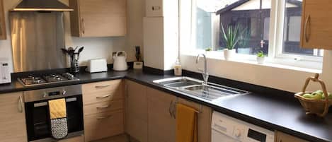 House | Private kitchen | Fridge, microwave, oven, stovetop