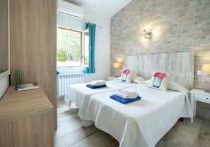 3 soverom, safe på rommet, strykejern/-brett og reiseseng for barn