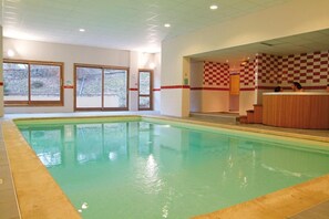 Piscine intérieure, piscine chauffée