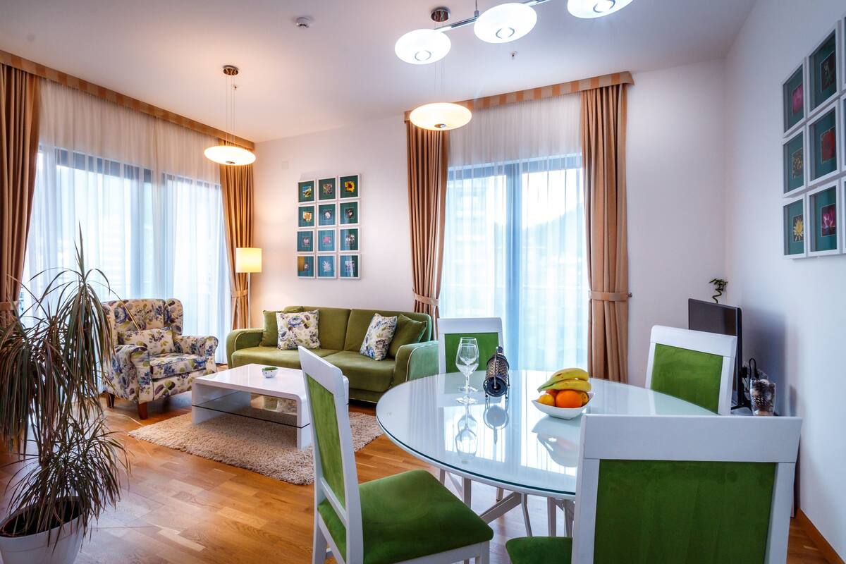 Premium-Apartment, 2 Schlafzimmer, Sauna | Wohnbereich