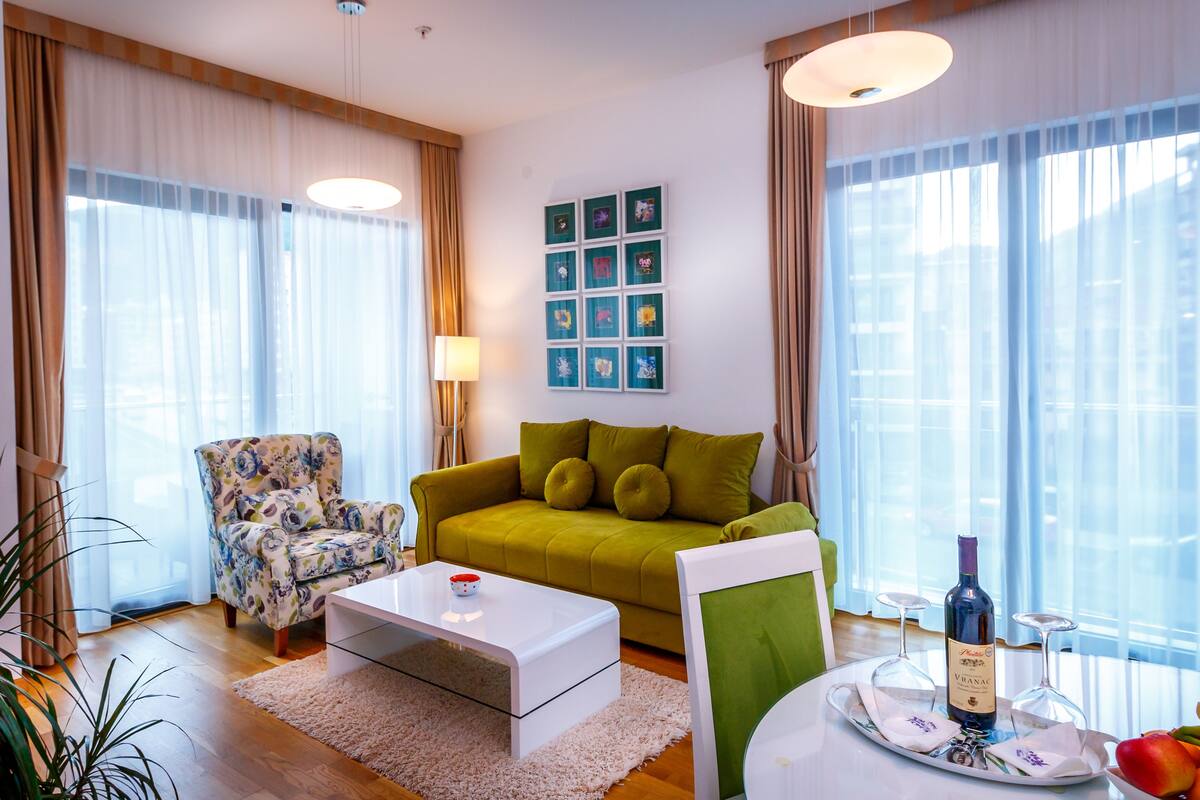 Superior-Apartment, 2 Schlafzimmer, Nichtraucher, Kühlschrank und Mikrowelle | Wohnzimmer