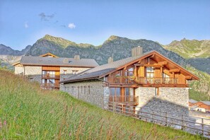Exterior - Wifi, 150m from shops, swimming pool, sauna, hammam, balcony, fireplace or stove, tv, ski locker (La Rosière Montvalezan)