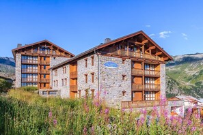 Situated in a mountainous area, this two-story residence offers a mountain lodge experience.