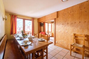 Dining - Wifi, 200m from ski slopes, fitness, sauna, balcony, parking, tv, ski locker, 72m², Val Cenis (Lanslevillard)