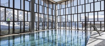 Wifi, direttamente sulle piste, piscina, sauna, hammam, balcone, camino o stufa a legna, televisione