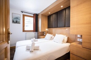 2 bedrooms, WiFi, bed sheets - Wifi, 100m from resort center, fitness, swimming pool, sauna, hammam, balcony, fireplace or stove (Val Thorens)