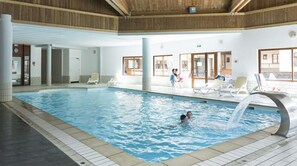 屋内プール、温水プール