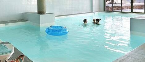 Piscine intérieure, piscine chauffée