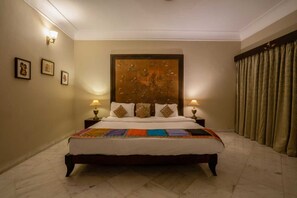 Suite with Jacuzzi | Vuodevaatteet, pääsy pyörätuolilla