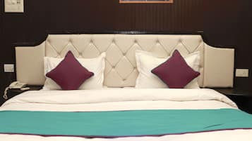 Een douche, gratis toiletartikelen, handdoeken, zeep