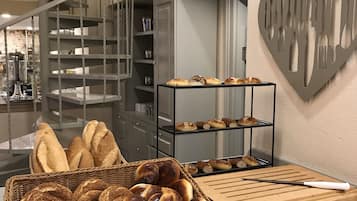 Free daily buffet breakfast