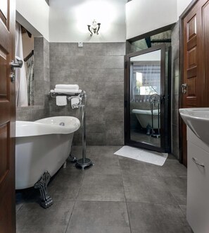 Luxury Double Room | Bathroom