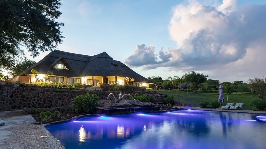 Masaumbezi River Lodge