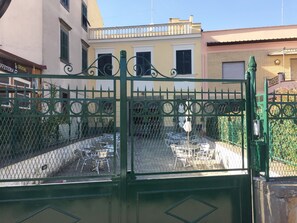 Outdoor dining - Apartment in Tuscania (Tuscania)