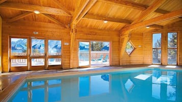 Indendørs pool, opvarmet pool