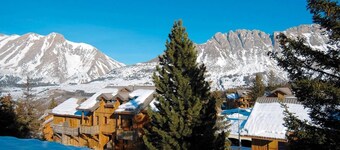 Wifi, ski-in/ski-out & foot of the slopes, fitness, swimming pool, terrace, balcony, parking, tv