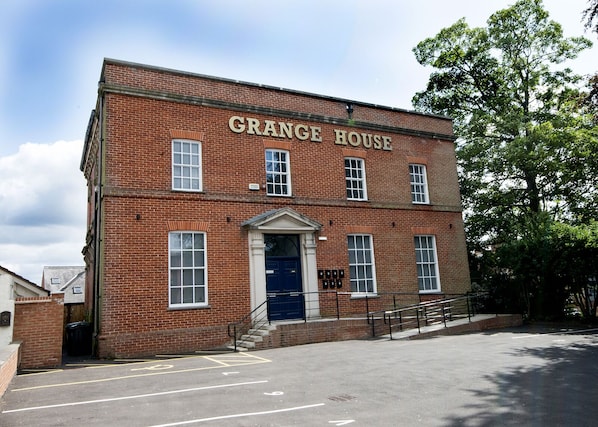 Front of property - Pretty Properties Grange House Apartment 2 (Darlington)